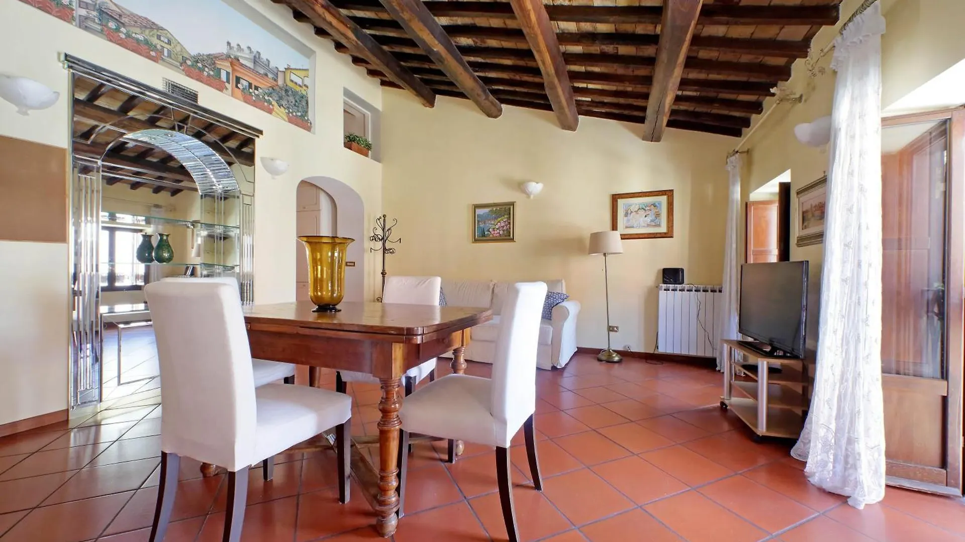 Classic Roman Home Next To Popolo Square Italy